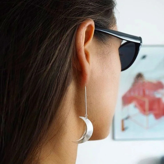 Niche Design Sense  Trendy Internet Celebrity Simple Elegant New Arrival Crescent Earrings Ear Hook Women's Cold Style Earrings