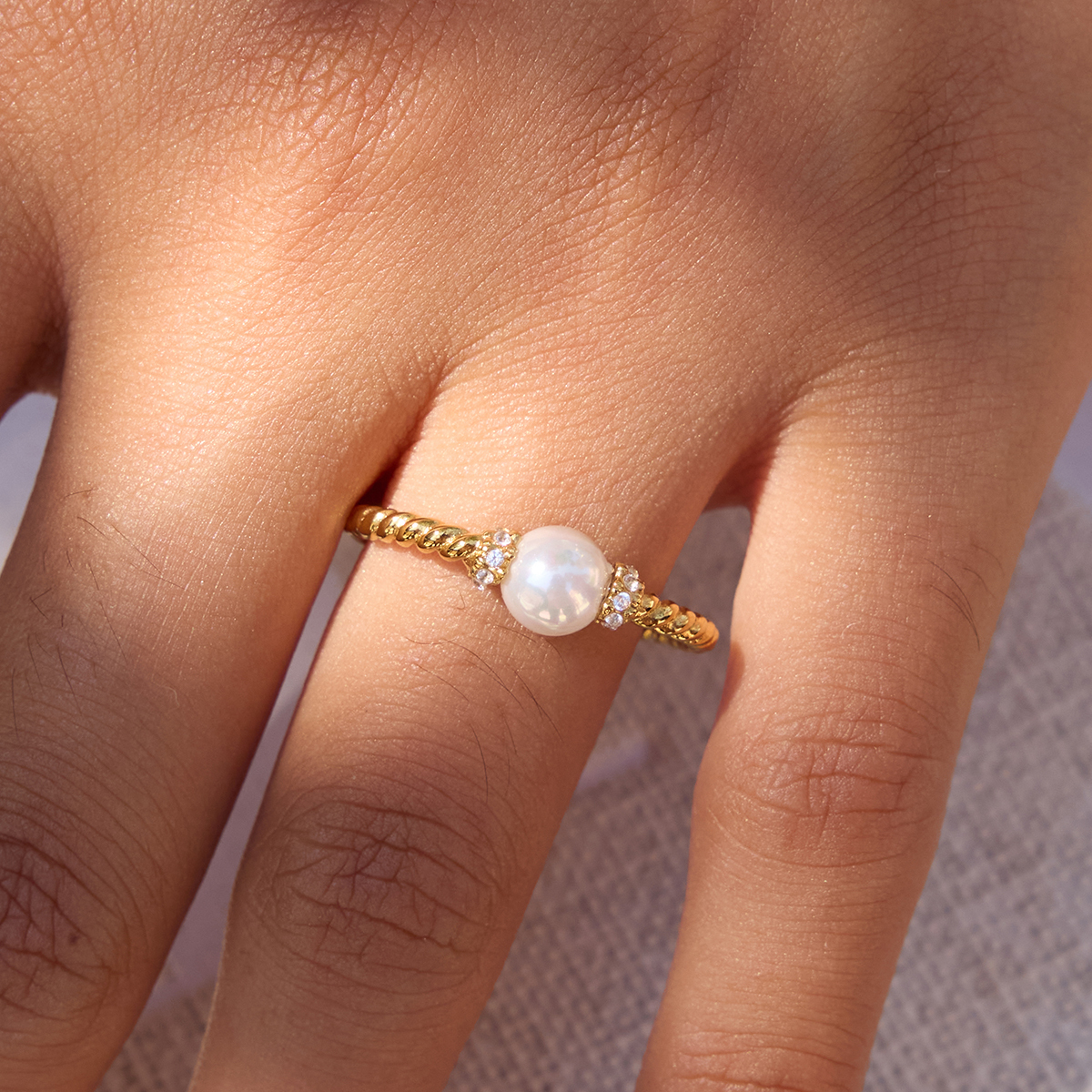 I0/Ladies' Style - Elegant And Graceful Style/18K Gold Stainless Steel + Glass Pearl + Rhinestone/With White Rhinestone Glass Pearl Braided Pattern Ring Size 7