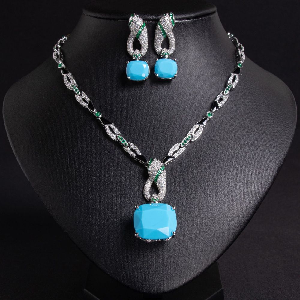Fashionable Geometric Design Jewelry Set Luxury Versatile High-End Minimalist Snake Necklace Women's Accessory Elegant Earrings