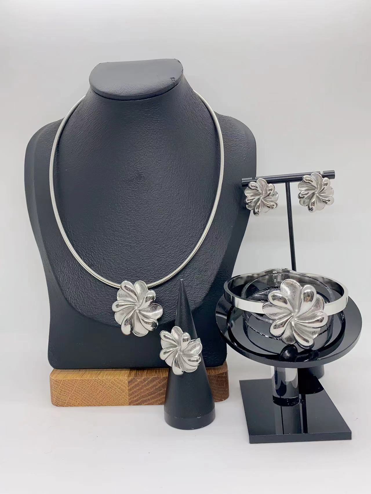 European And American Fashion Trend Ins Style Exaggerated 304 Stainless Steel Multi-Petal Flower Necklace Earrings Ring Bracelet Set