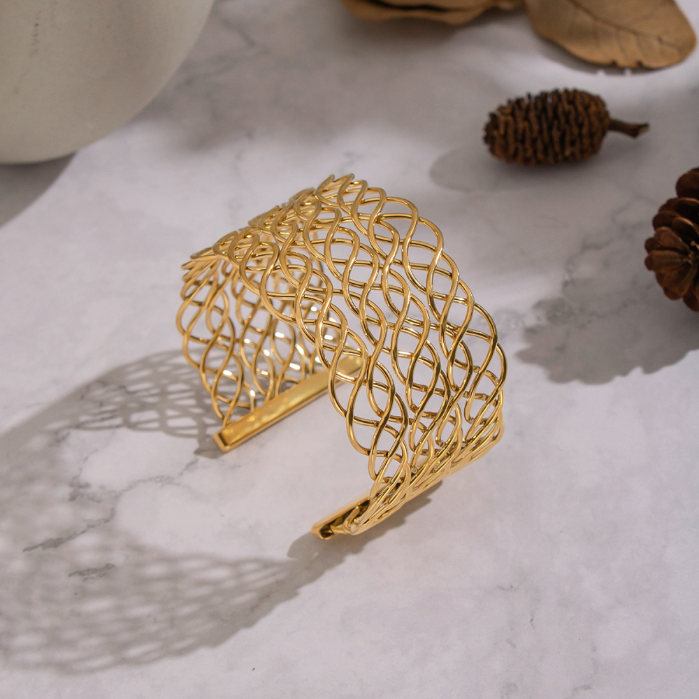 18K Gold Plated Geometric Wide Line Intersecting Hollow Bracelet Jewelry 304 Stainless Steel Waterproof Non-Fading Accessories