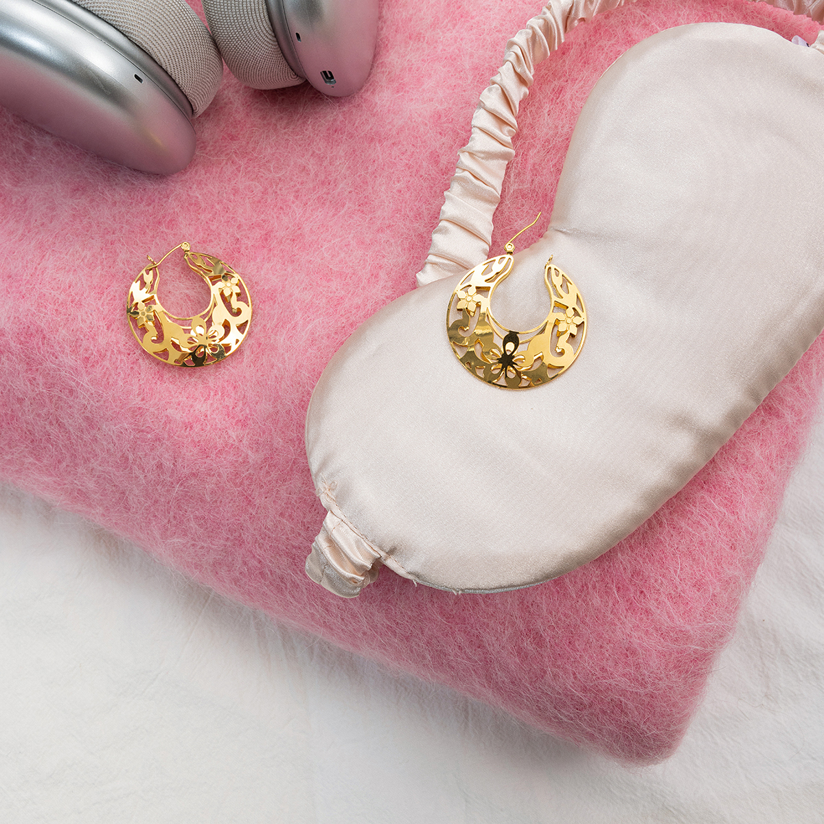 Women's Style - Vintage Style / 18K Gold Stainless Steel / Medieval Style Floral Lace Hollow U-Shaped French High-End Earrings Pair