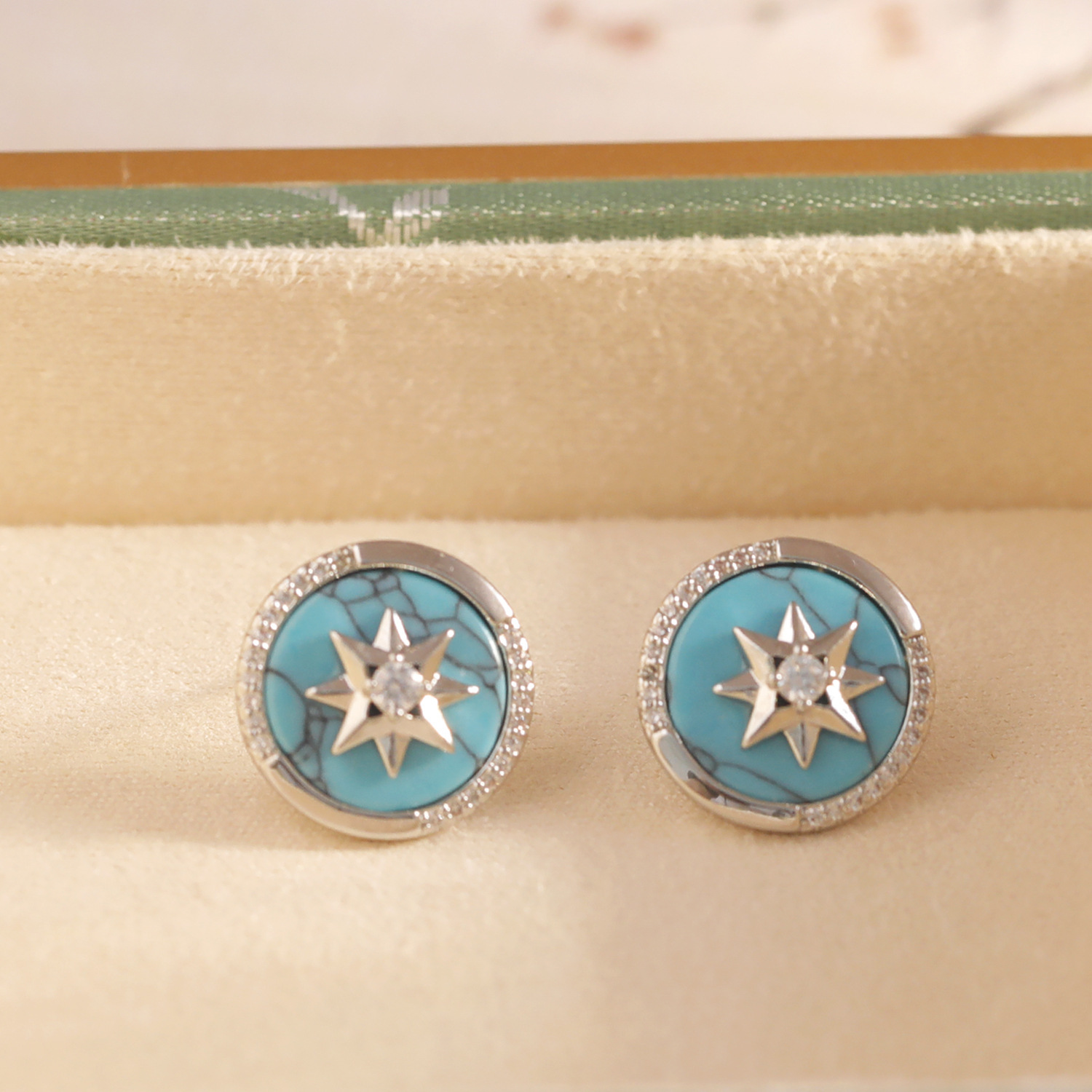 Retro Hong Kong Style Hepburn Turquoise Diamond Embedded Earrings Unique Design Sensation Luxury Fashion Trend New Arrival