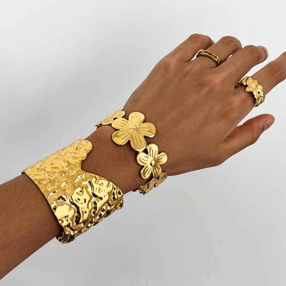 Modern Minimalist Ladies' Bracelet 18K Gold Stainless Steel Flower Open Handmade Jewelry Accessories For Travel All Seasons