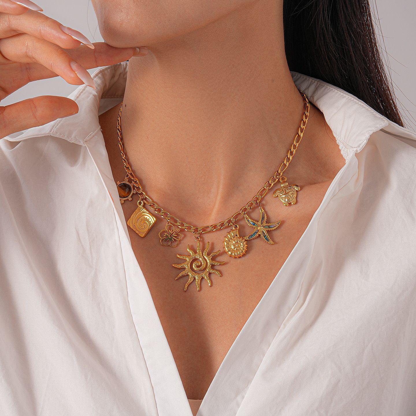 Fashionable Stainless Steel Sun Pendant Necklace Women's Versatile Light Luxury Geometric Pattern Electroplated Jewelry Accessory