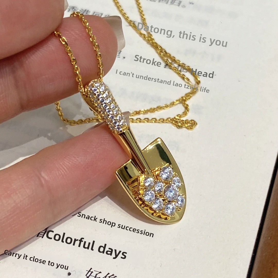 Vintage Gold Geometric Pattern Shovel Necklace For Women Daily Wear Inlaid With Diamonds Versatile Collarbone Chain High-end Fashion Jewelry