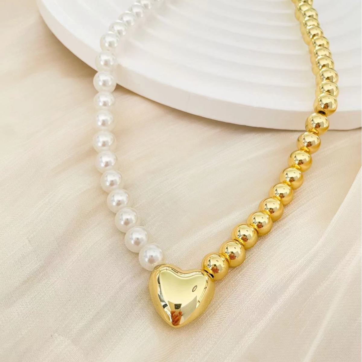 Simple And Light Luxury Temperament 8mm Pearl Copper Bead Heart-Shaped Beaded Necklace Suitable For Women's Daily Wear