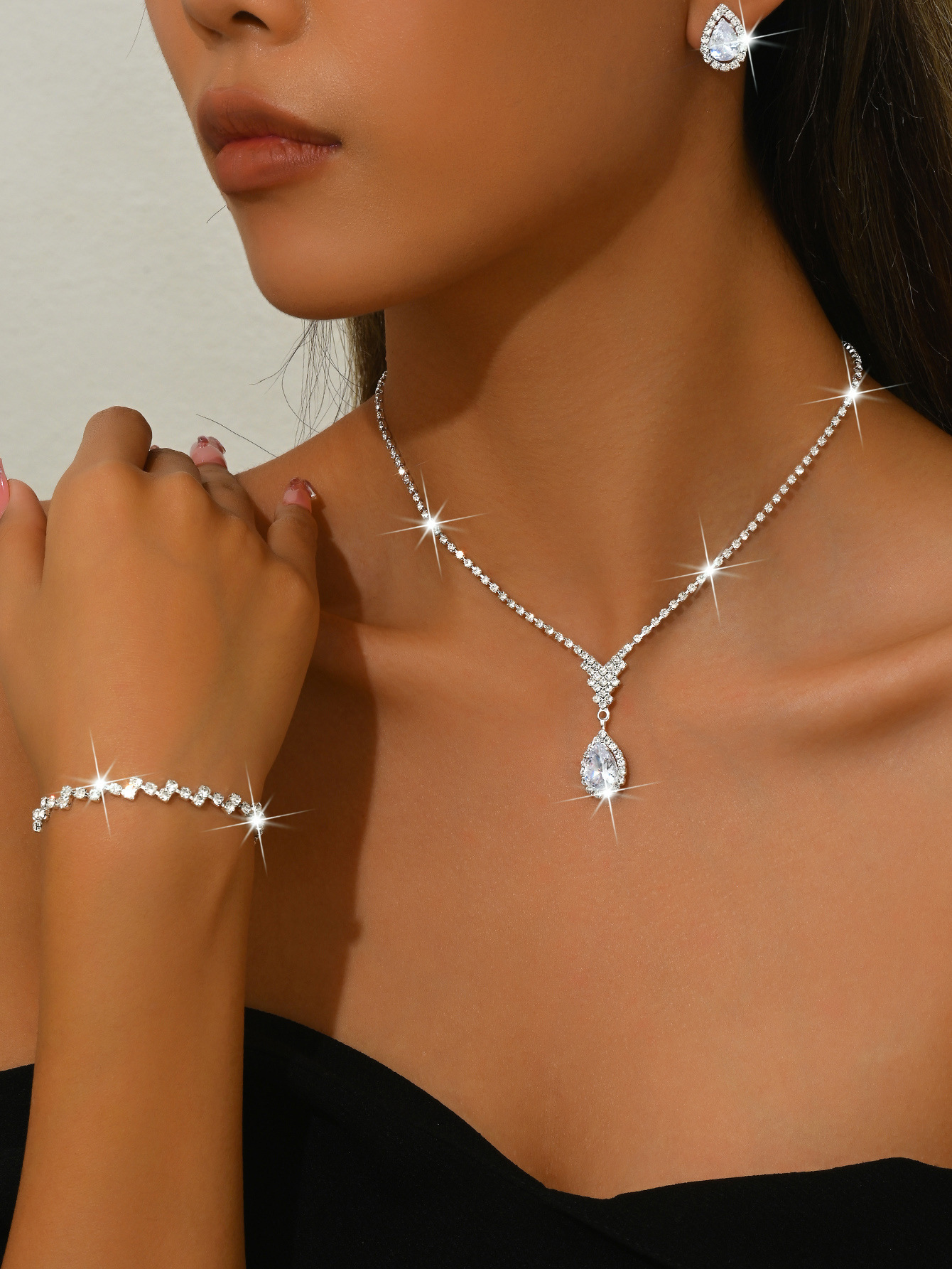 Fashionable Sparkling Waterdrop Earrings Necklace Set Women Full Diamond Banquet Clavicle Chain Jewelry Copper Material Circle Craft