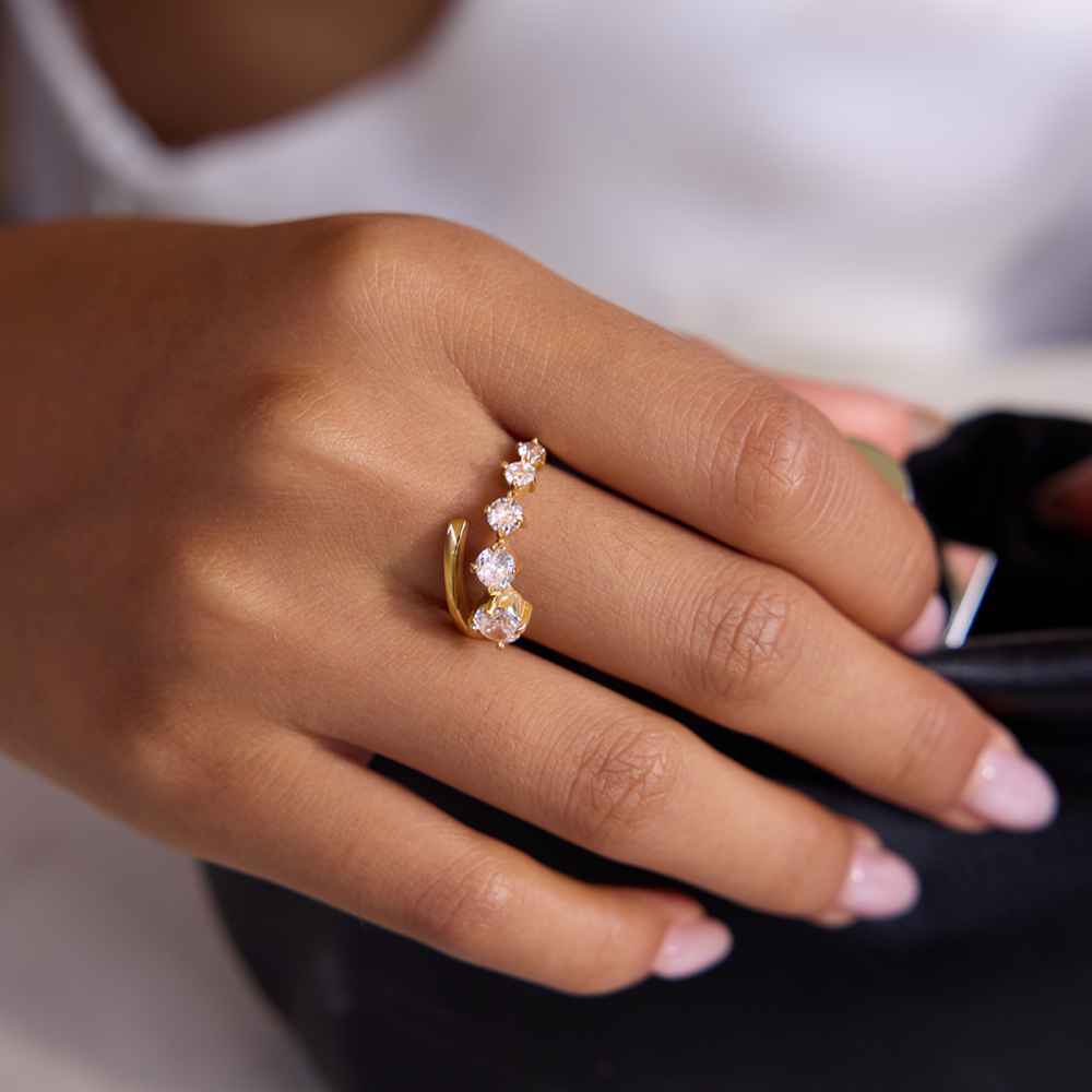 Ladies Classic Style 18K Gold Stainless Steel Round White Zirconia Ring Line Design Size 7 Jewelry Accessories Rings