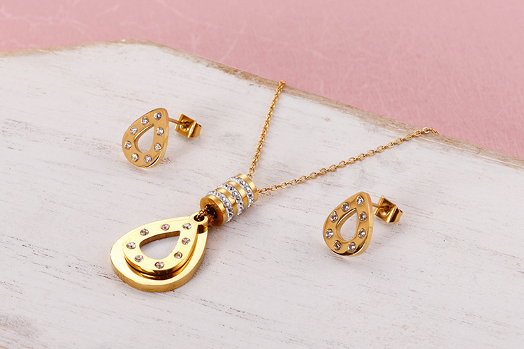 PVD Coated 18K Gold Plated Heart Stainless Steel Titanium Steel Fashion Waterproof Non Tarnish