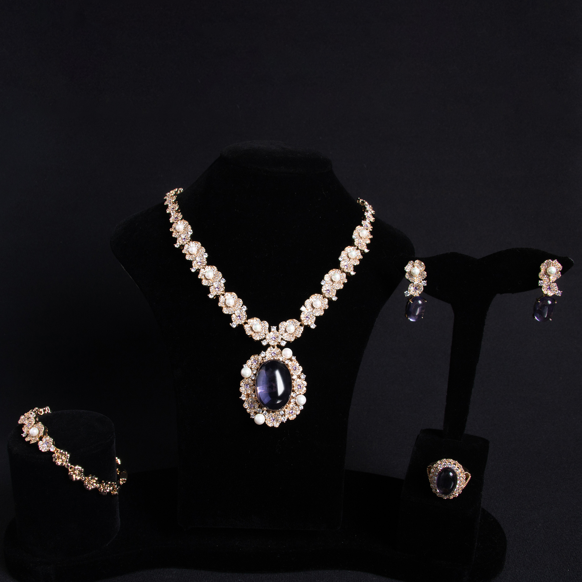 Zircon Pearl Necklace Jewelry Set High-grade Floral Zircon Necklace Earrings Bracelet Plant Pattern Induction