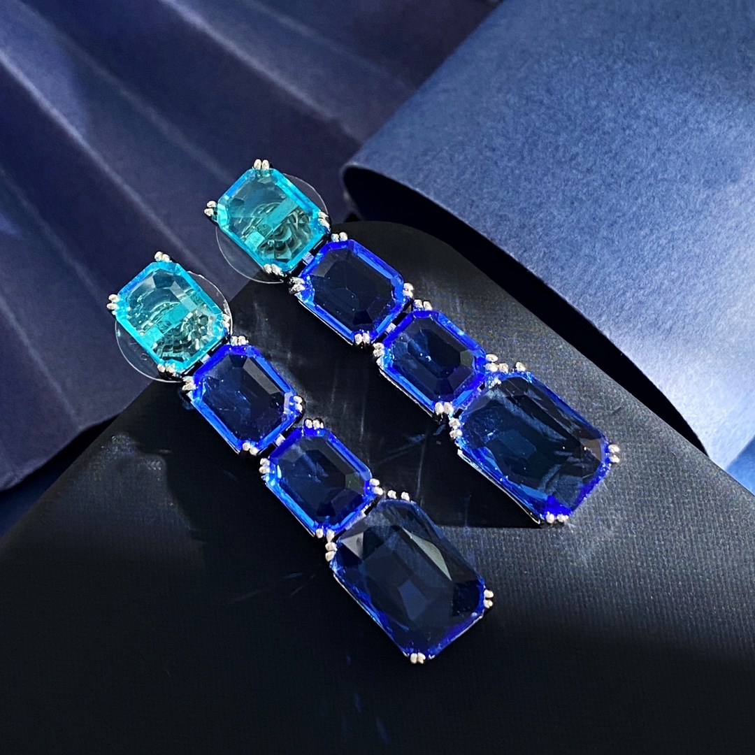 Elegant  Short Necklace With Zircon For Party Flashy And Fashionable Versatile Accessories Geometric Pattern Daily Wear Silver Ear Studs
