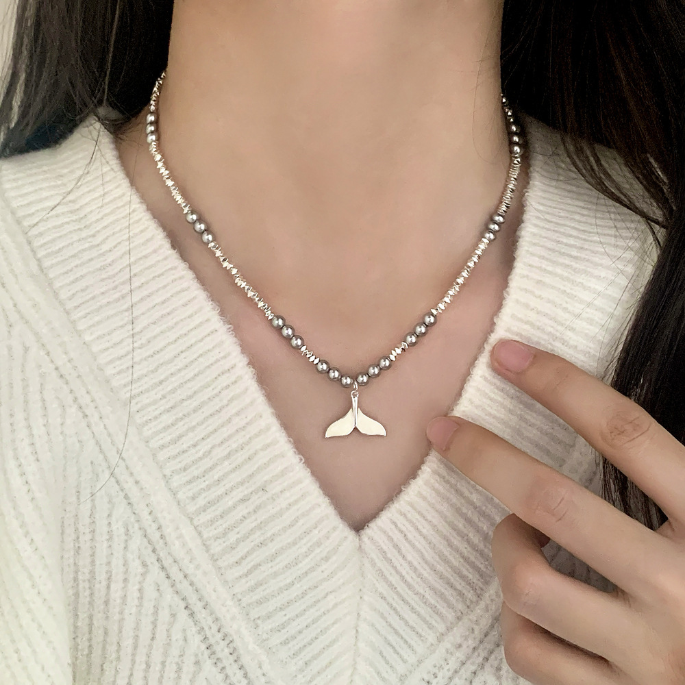Elegant French Style Pearl Fish Tail Necklace Women's Luxury Minimalist Silver Dust Lockbone Chain Geometric Pattern Fashion Jewelry