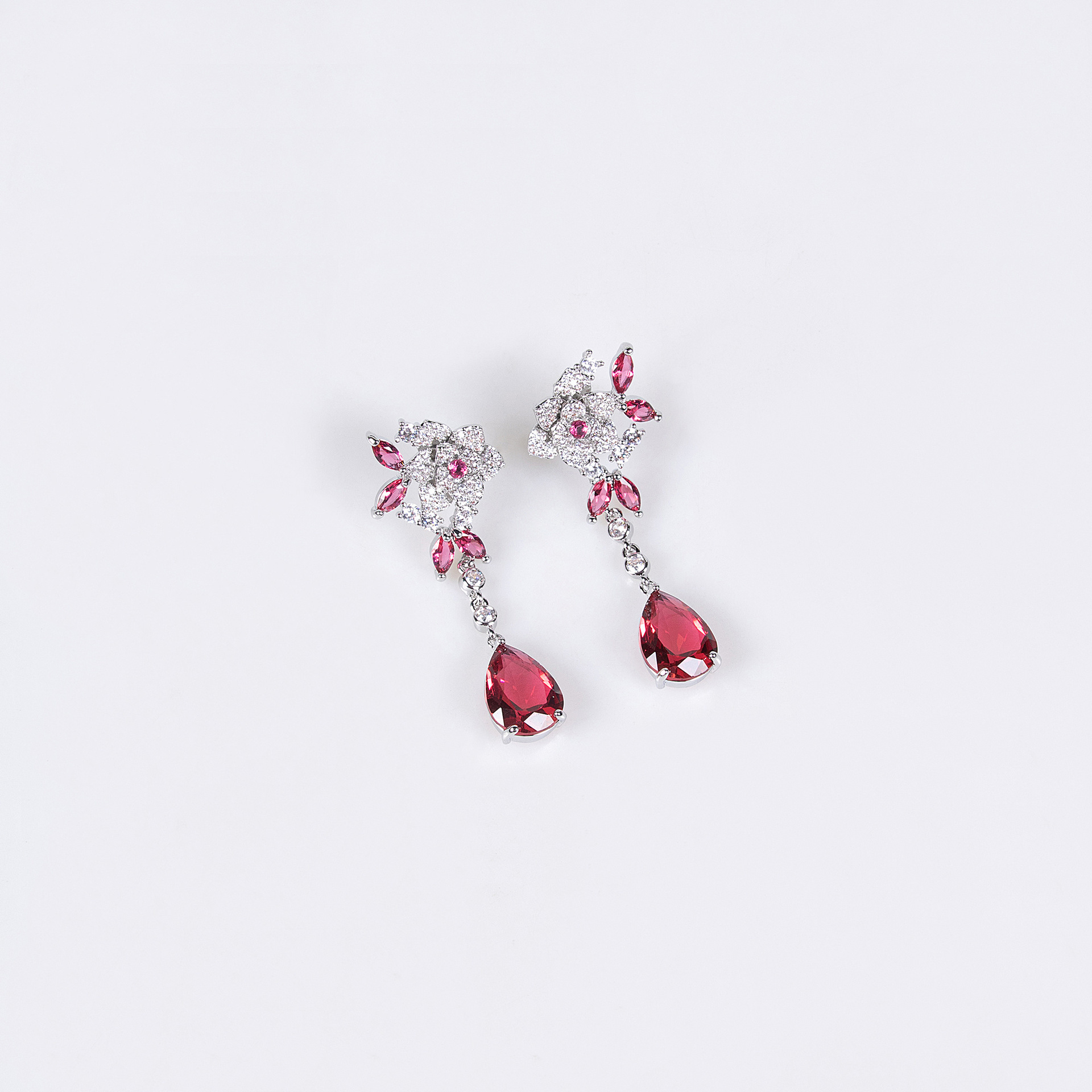 Retro Floral Zircon Jewelry Set Luxury Fashion Earrings Necklace Women's Light Luxury Style Copper And Zircon Material