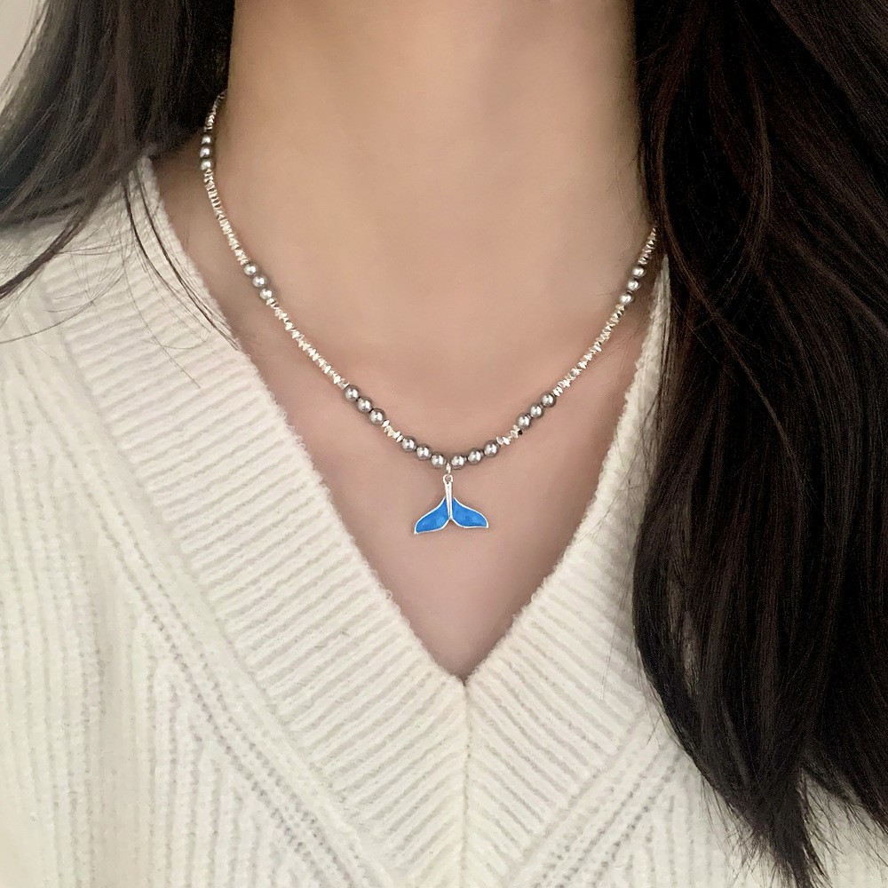 Elegant French Style Pearl Fish Tail Necklace Women's Luxury Minimalist Silver Dust Lockbone Chain Geometric Pattern Fashion Jewelry