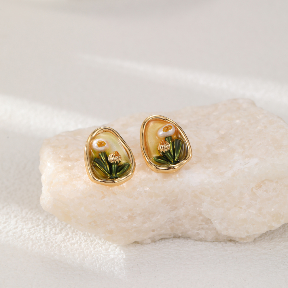 Elegant Natural Pearl Stud Earrings 18K Gold Plated Copper Vintage French Oil Painting Style Fashionable Luxury Jewelry Accessories