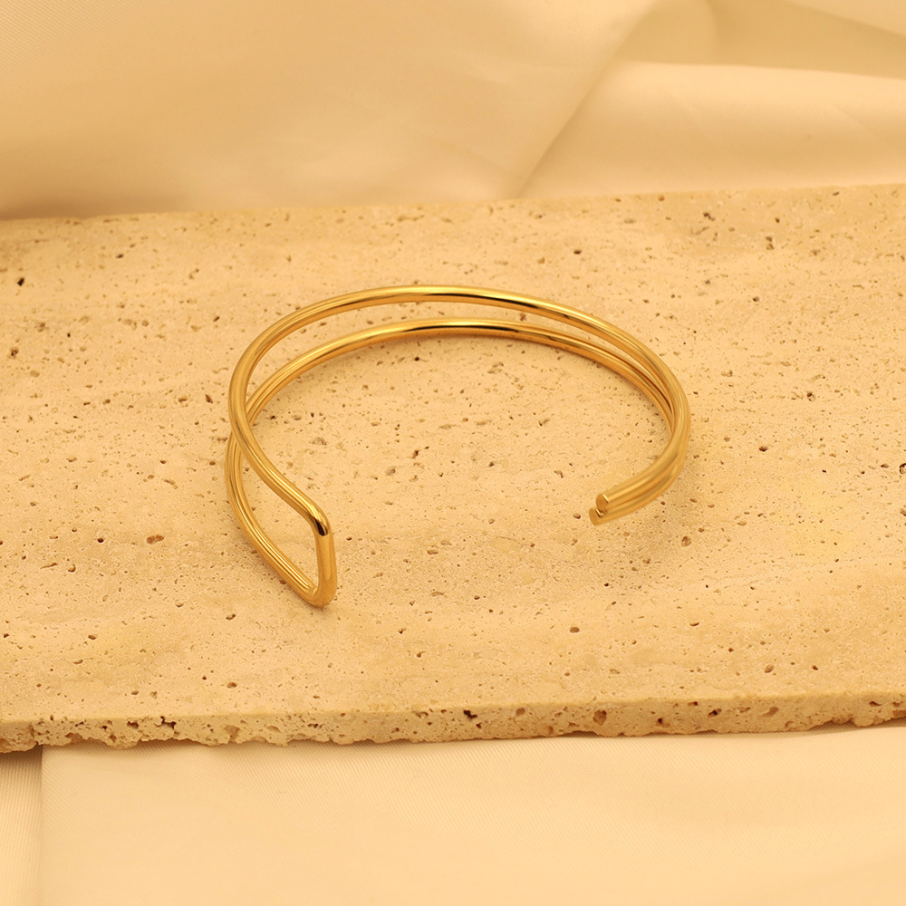 Real Gold Plated Solid Color 304 Stainless Steel Elegant Lady Waterproof Non Tarnish Titanium Steel Bangle