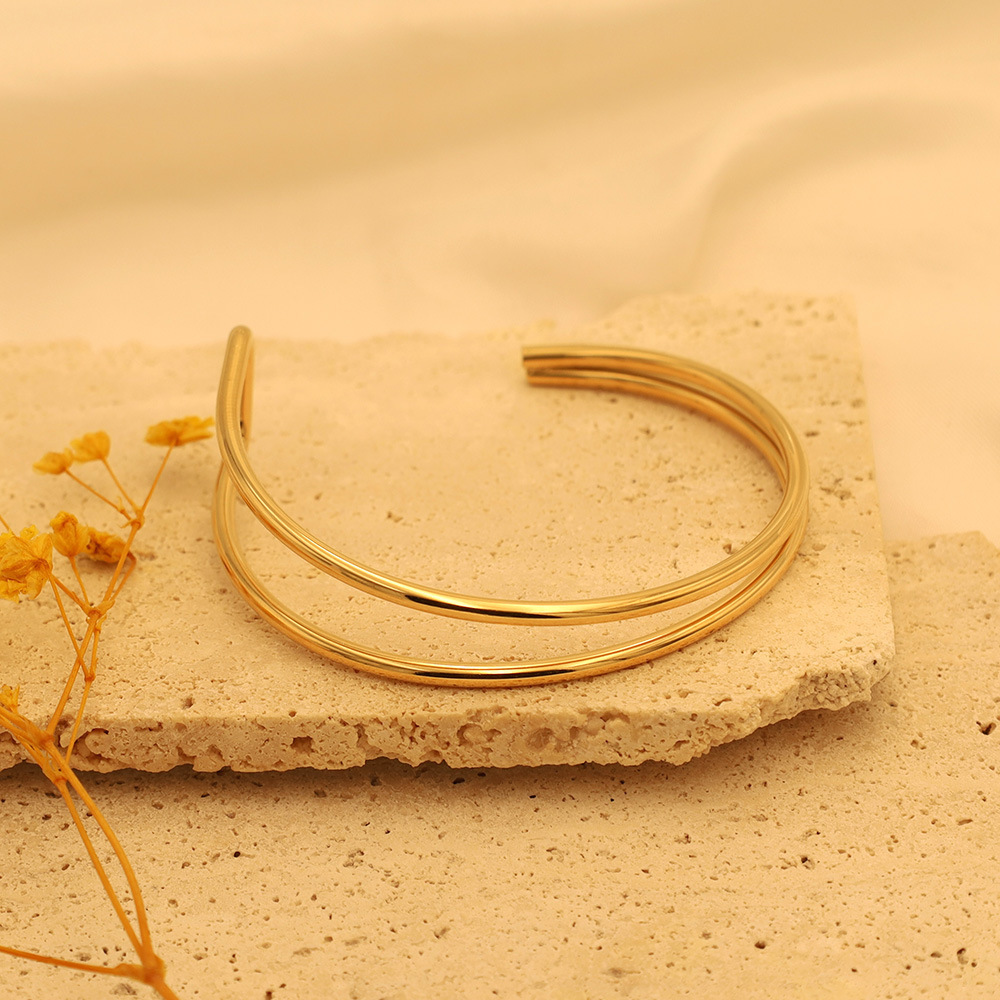Real Gold Plated Solid Color 304 Stainless Steel Elegant Lady Waterproof Non Tarnish Titanium Steel Bangle