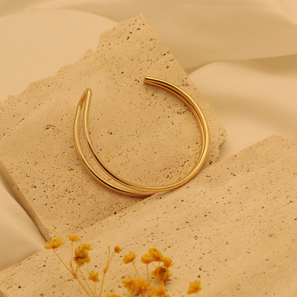 Real Gold Plated Solid Color 304 Stainless Steel Elegant Lady Waterproof Non Tarnish Titanium Steel Bangle