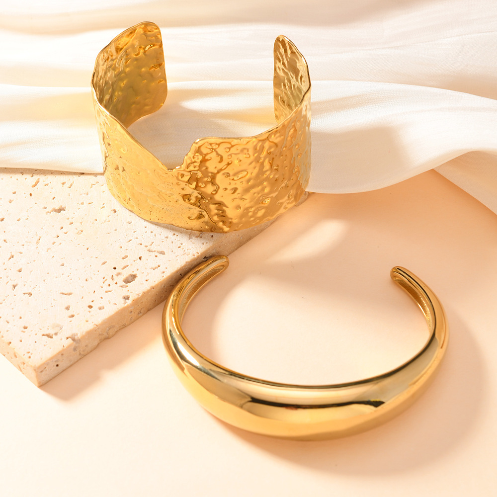 Stainless Steel Titanium Metal Open Bracelet Ladies Sense V-shaped Notch Hammered Gold-plated Jewelry Accessories