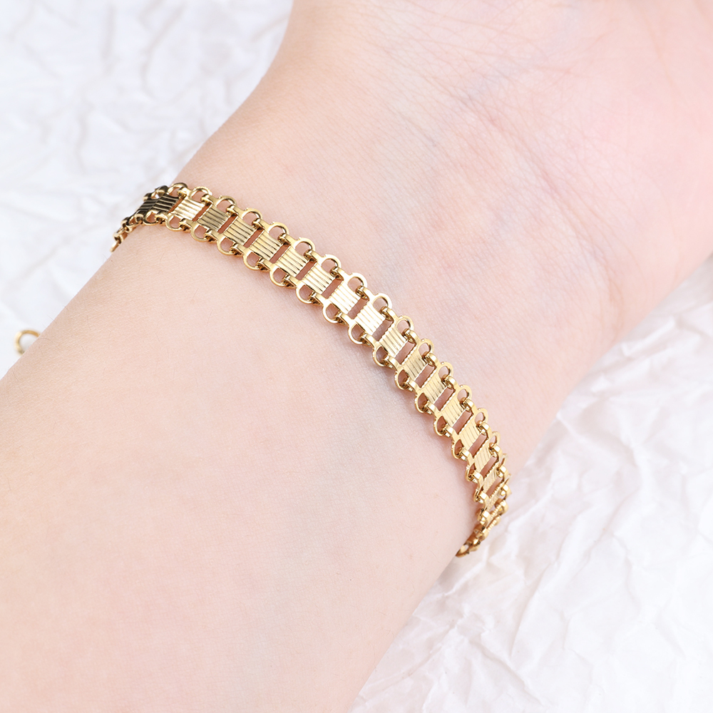 PVD Coated 18K Gold Plated Solid Color 201 Stainless Steel Simple Style Classic Style Waterproof Non Tarnish 201 Stainless Steel Bracelets