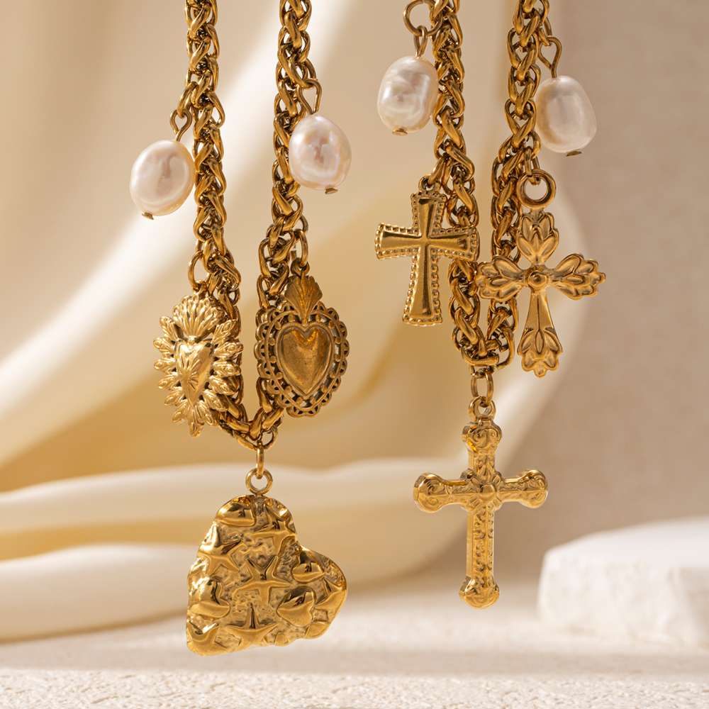 Elegant Stainless Steel Titanium Necklace Non-fading Cross Heart Pendant Jewelry  Style Fashion Accessories