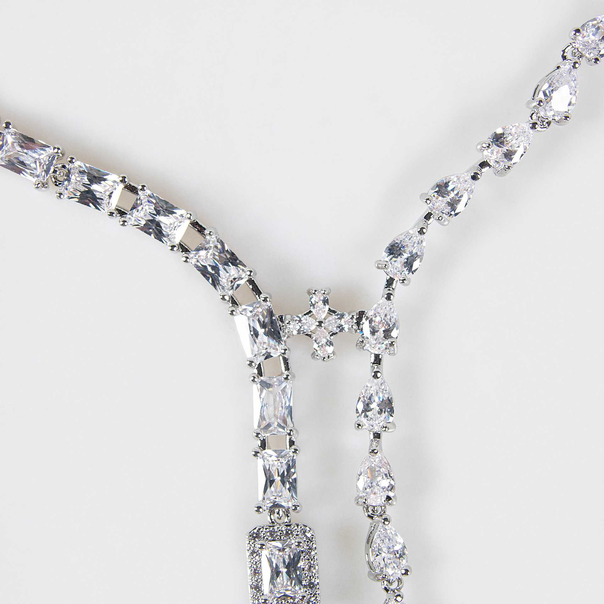 Luxurious Heavy-Work Design Waterdrop Square Jewelry Set For Women Elegant Diamond-Embedded Necklace Fashionable Geometric Pattern