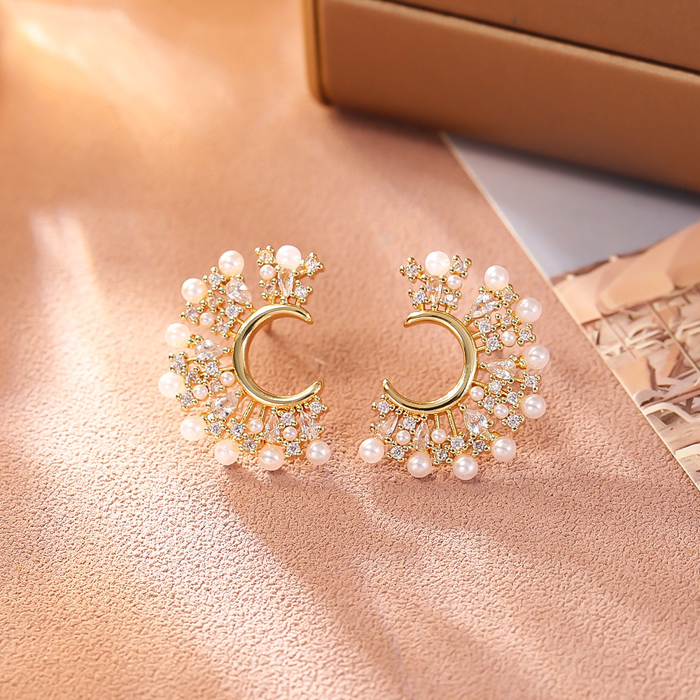 Elegant Micro Inlaid Zircon Silver Needle Hoop Earrings French Retro Vacuum Electroplated Platinum Plated Small Bead Half Moon Earrings Luxurious Women's Jewelry Accessories