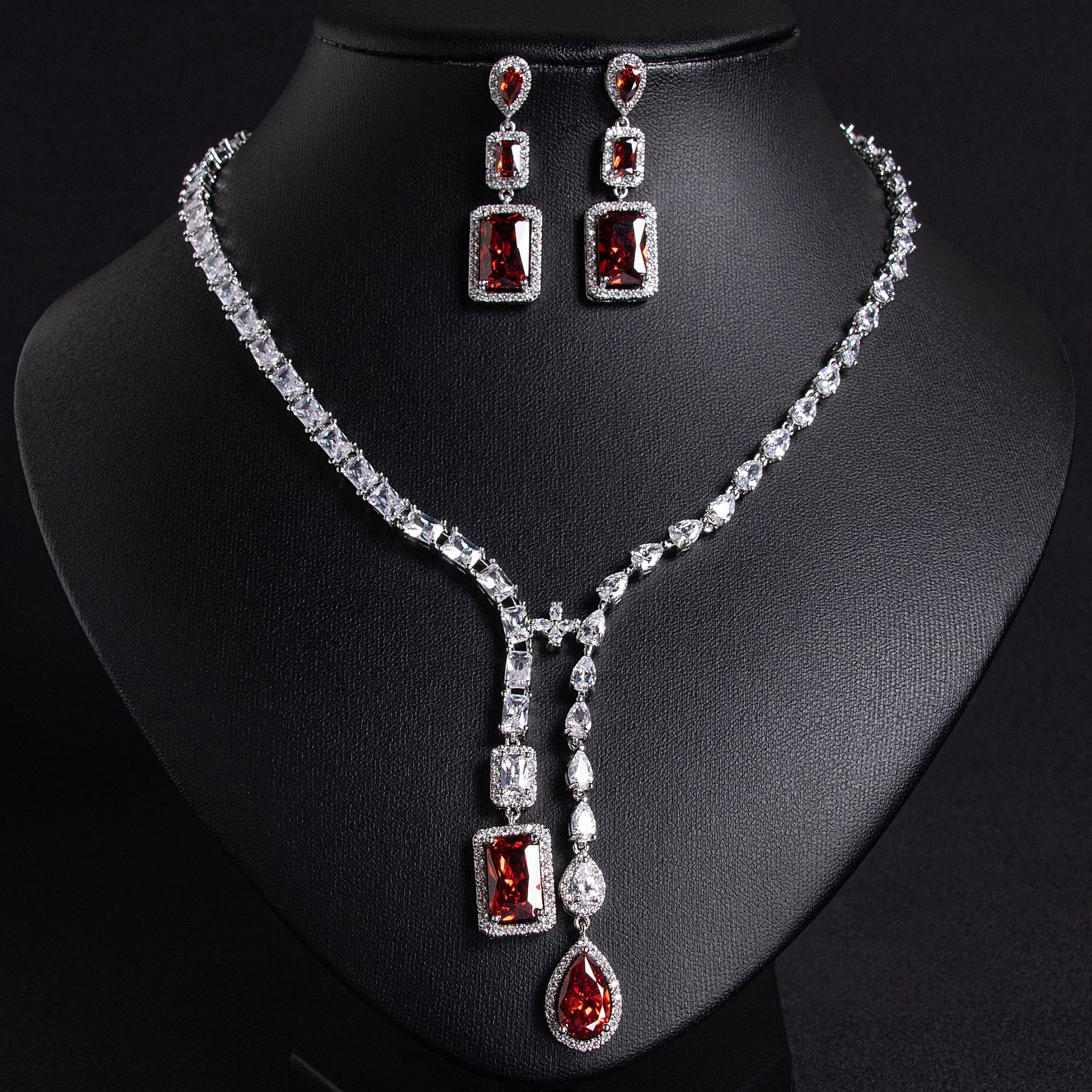Luxurious Heavy-Work Design Waterdrop Square Jewelry Set For Women Elegant Diamond-Embedded Necklace Fashionable Geometric Pattern
