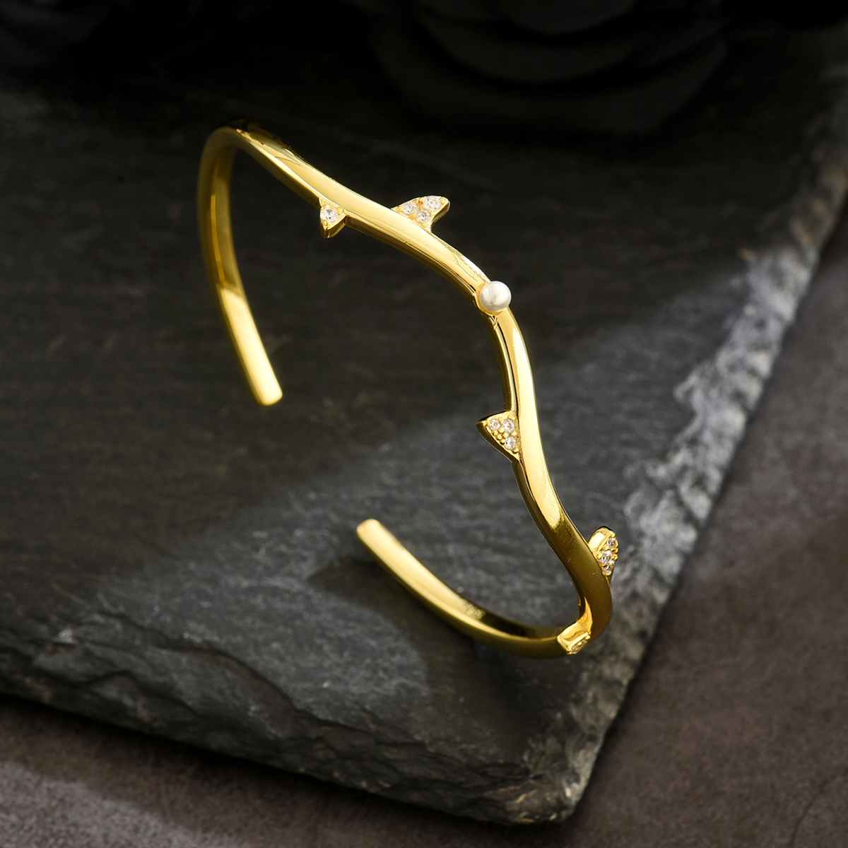 1 Piece Light Luxury Natural Style Leaf-Shaped Women's Open Bracelet With Zirconia Embellishments Suitable For Daily Commuting Jewelry