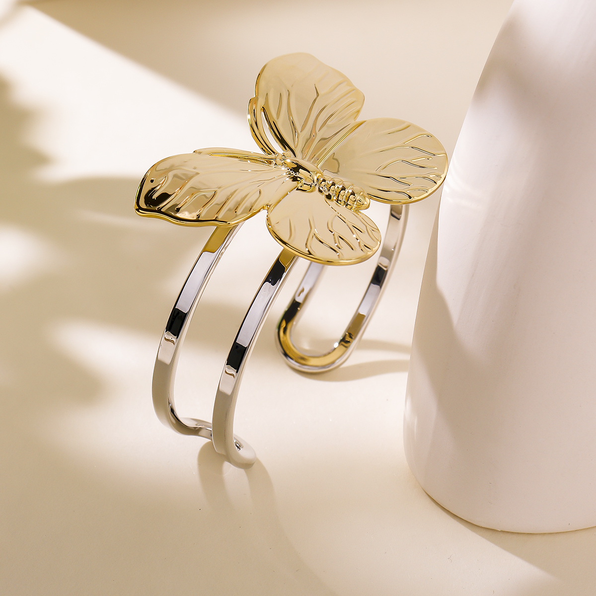 Wholesale Jewelry Classical Luxurious Romantic Flower Copper 14K Gold Plated Bangle