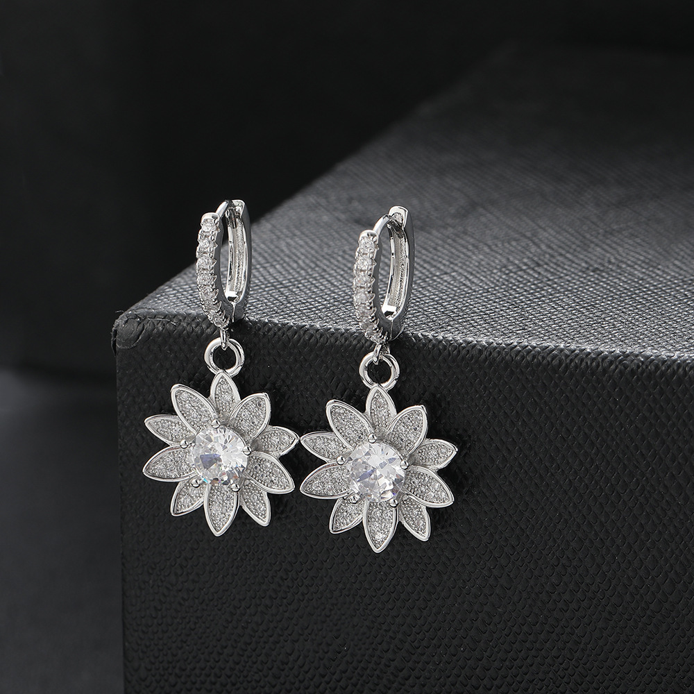 Sunflower Stud Earrings Copper Embedded Zircon Women's Classic Flower Earrings Hip Hop Style Jewelry Accessories