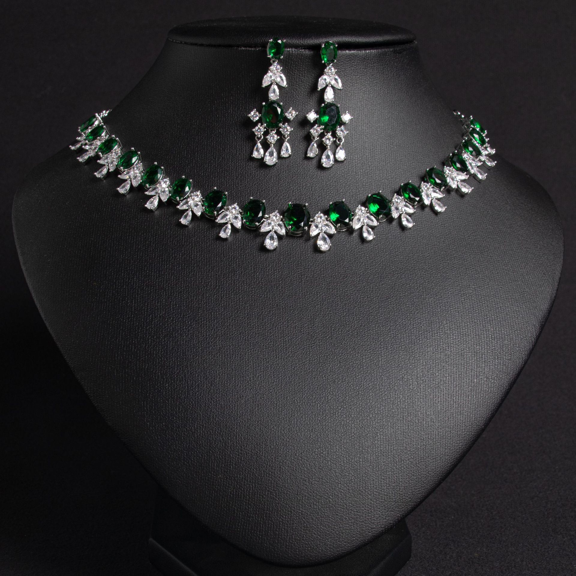 Elegant Bride Necklace Set Women's Casual Zirconia Clavicle Chain Tassel Earrings Fashion Jewelry Copper Material Love Waterdrop