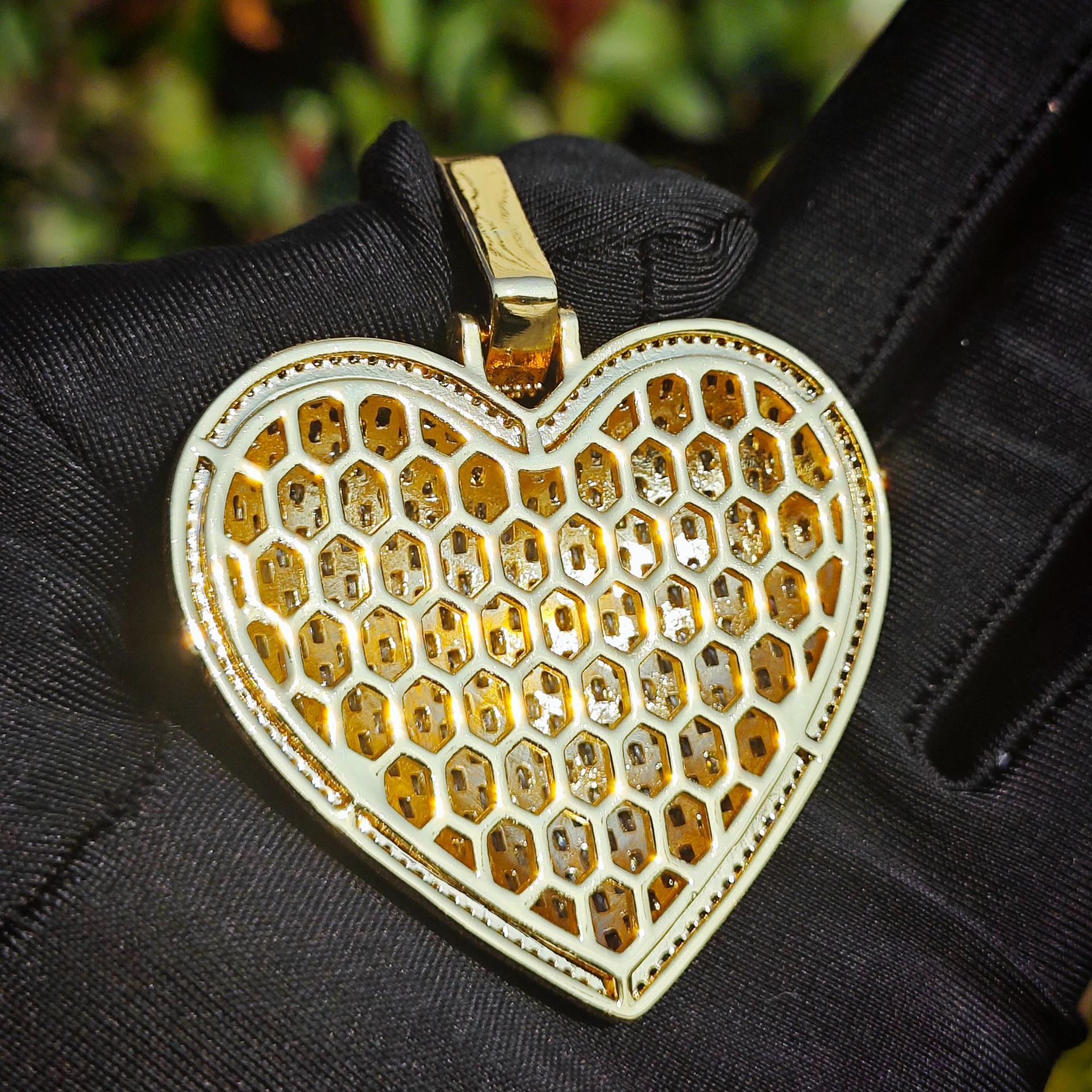 New Hip Hop Large Heart Shaped Pendant Necklace  Street Style Zircon Accessory Fashion Copper Craft