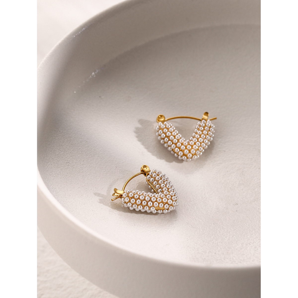 1 Pair Sweet Round Plating Inlay 304 Stainless Steel Imitation Pearl Pearl PVD Coated 18K Gold Plated Women's White Earrings