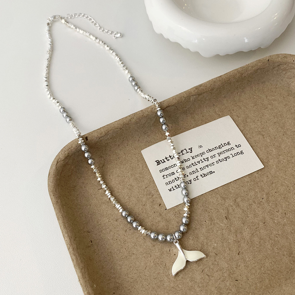 Elegant French Style Pearl Fish Tail Necklace Women's Luxury Minimalist Silver Dust Lockbone Chain Geometric Pattern Fashion Jewelry