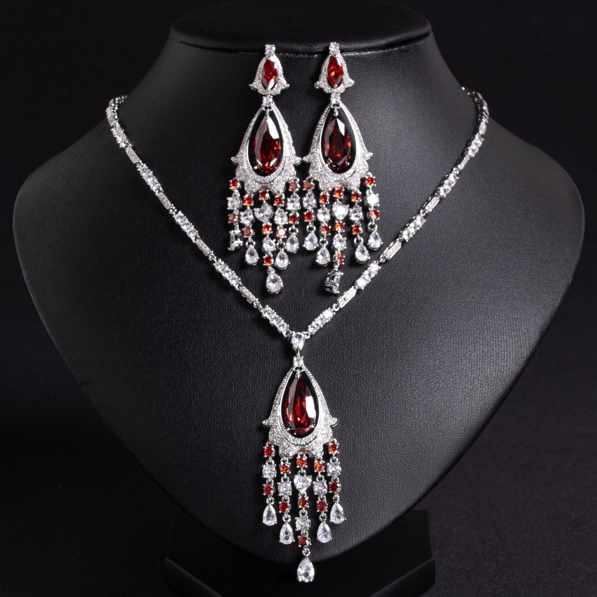 New Water Drop Tassel Necklace Earrings Set Inlaid Zircon High-End Luxury Dress Accessories Jewelry For Women