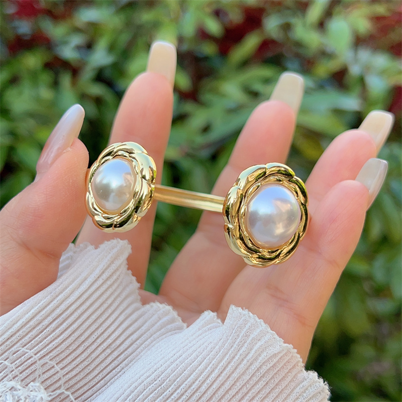 18K Gold Plated Copper Bangle New Style Artificial Pearl Fashionable Everyday Wear Valentine's Day Gift Classic Floral Butterfly Design