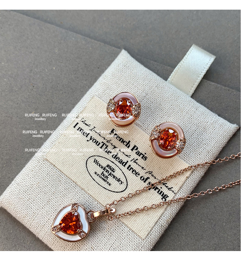 Pink Zircon Heart Pendant Necklace Women Summer Accessory Luxury Dainty Heart Clavicle Chain Fashion Jewelry Copper Plated
