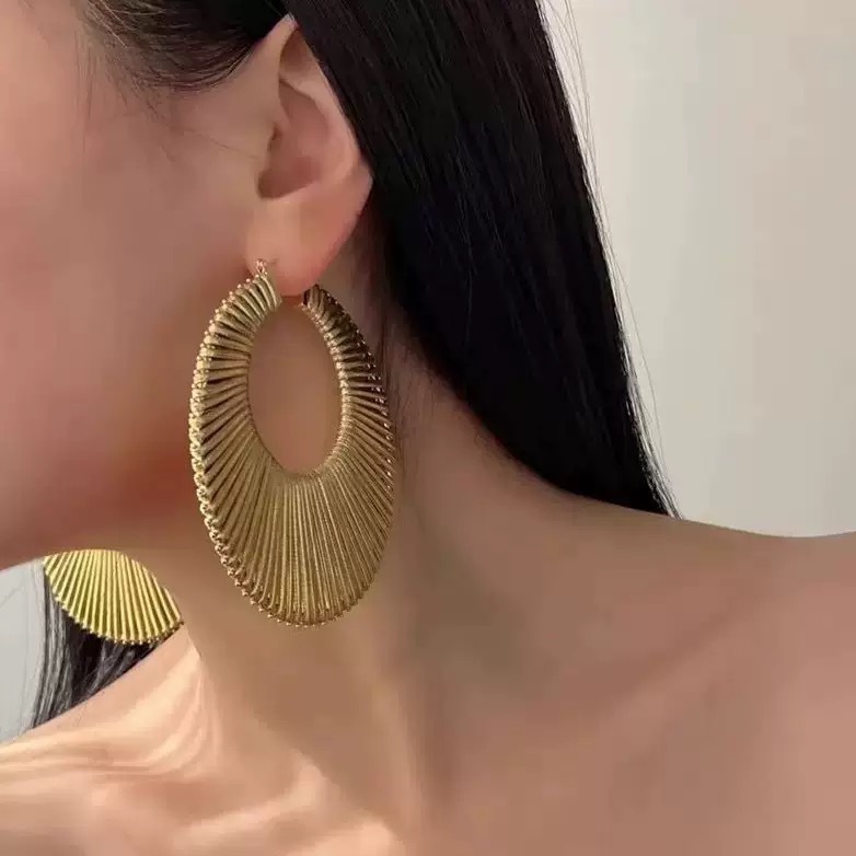 Handcrafted Spiral Earrings Women's Simple Fashionable Vintage Geometric Pattern Round Design Plated Copper Jewelry Accessories