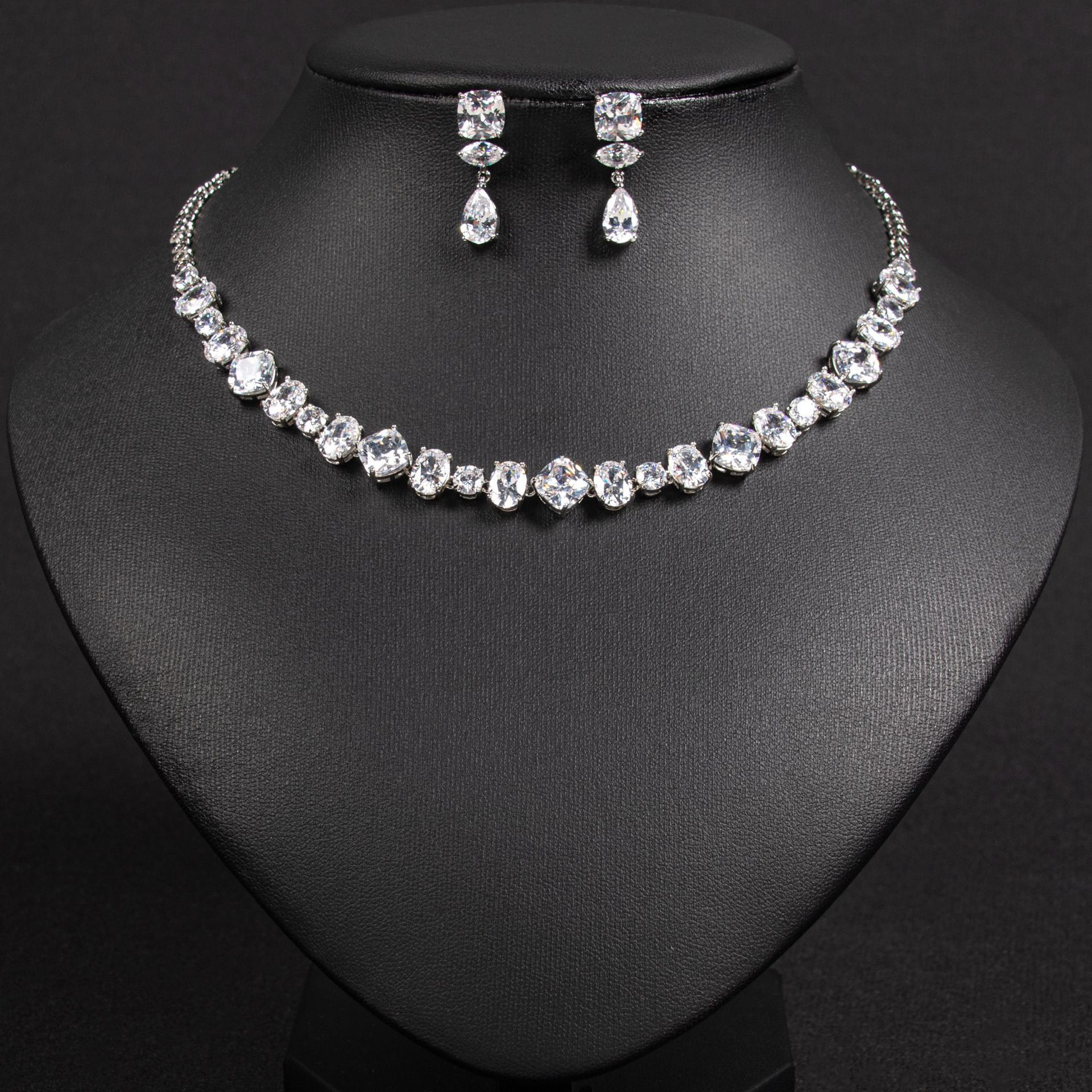 Fashion Jewelry Set: Elegant Necklace And Earrings, French Style High-End Two-Piece Jewelry Set