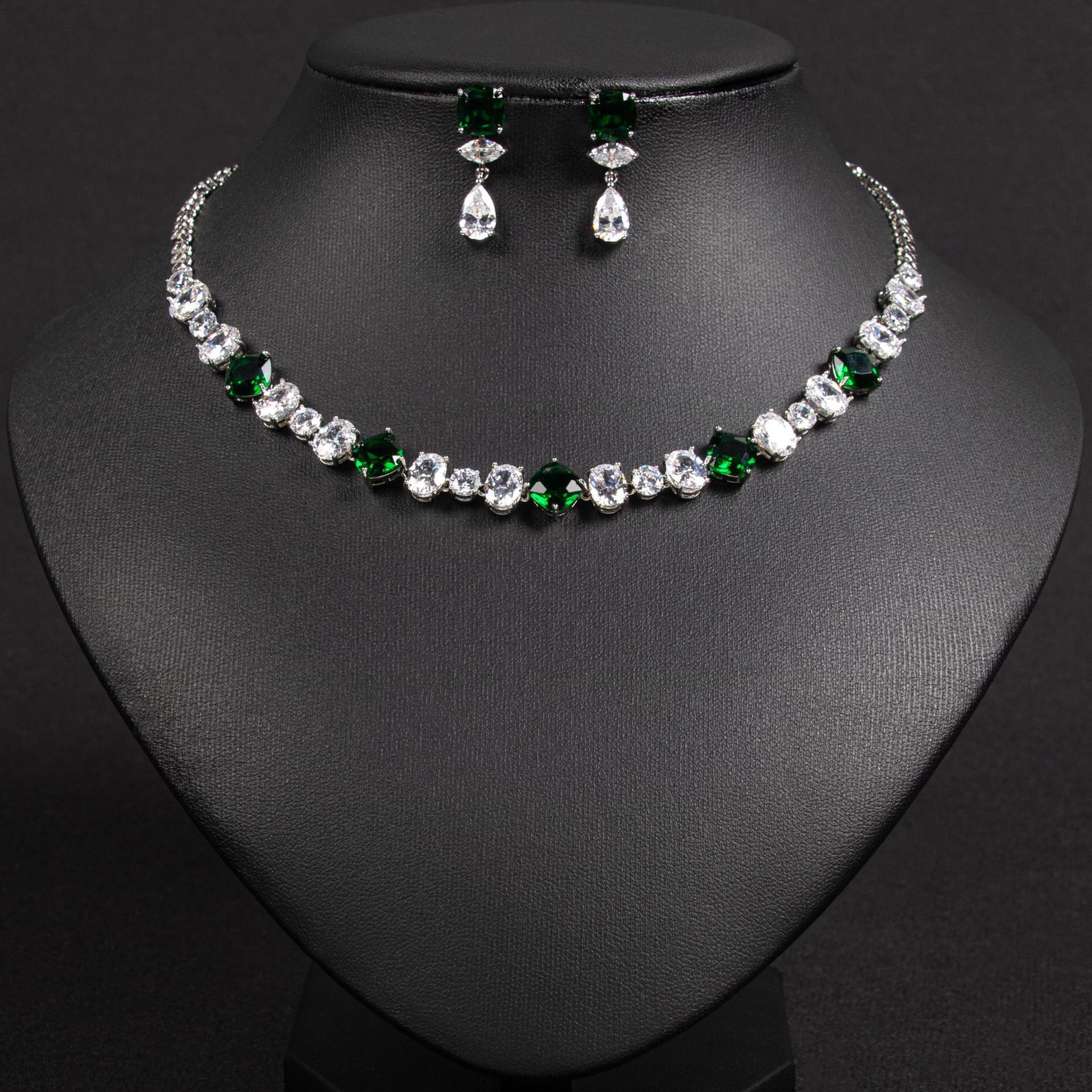 Fashion Jewelry Set: Elegant Necklace And Earrings, French Style High-End Two-Piece Jewelry Set