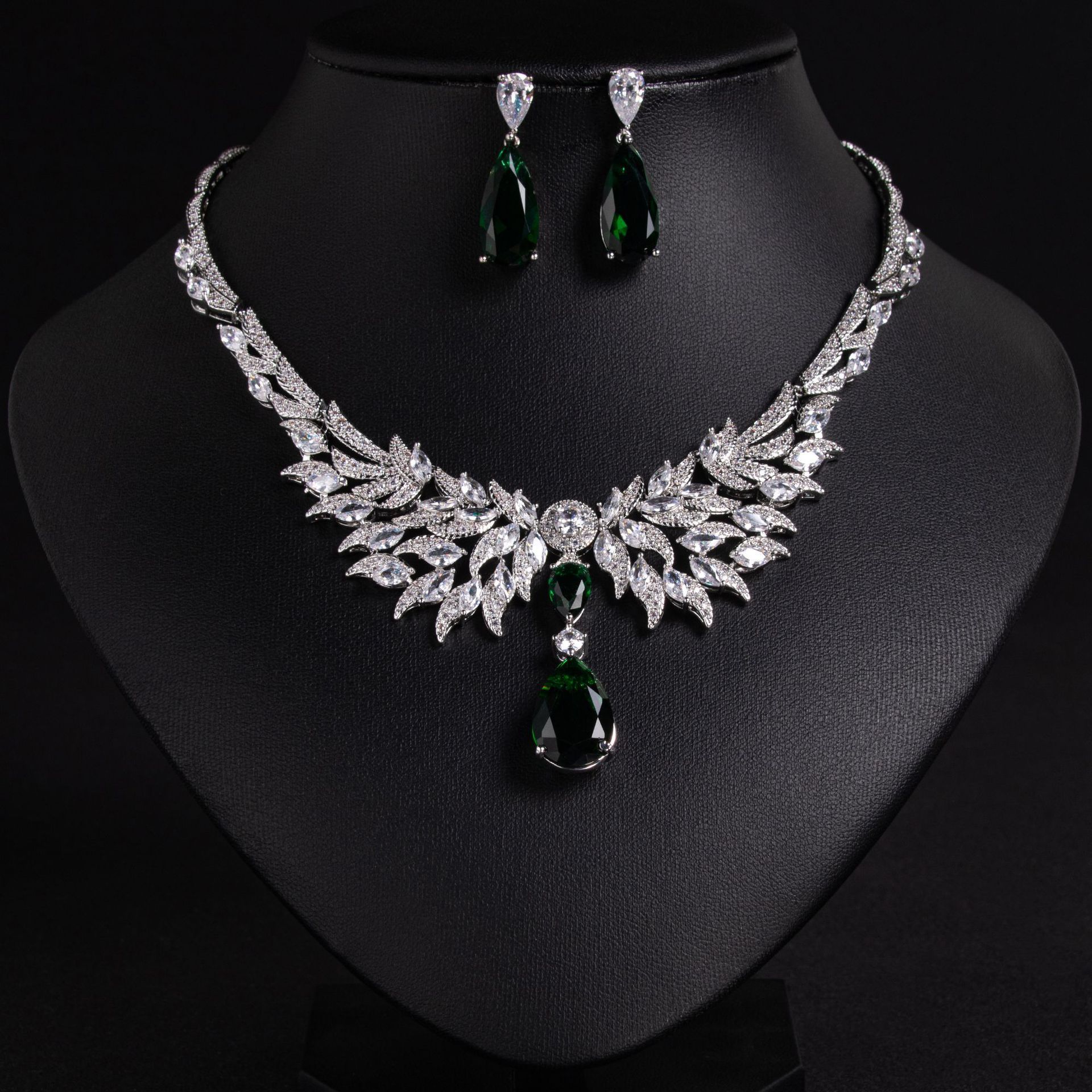 Simple Yet Glitzy Zircon Embedded Bridal Necklace And Earring Set Wedding Dress Accessories For Dinner Parties And Banquets