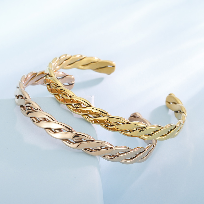 PVD Coated 18K Gold Plated Solid Color Titanium Steel Simple Style Classic Style Waterproof Non Tarnish Bangle