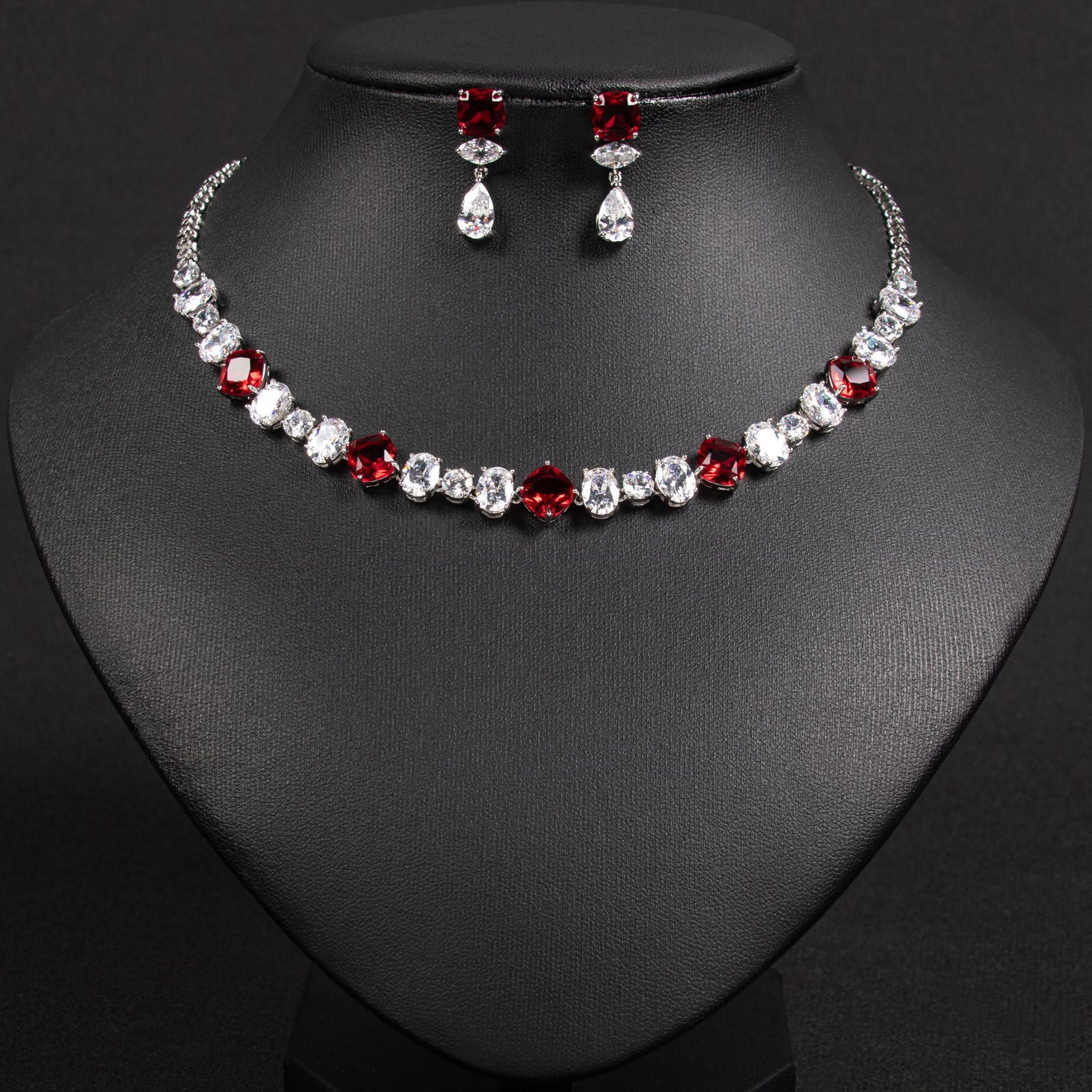 Fashion Jewelry Set: Elegant Necklace And Earrings, French Style High-End Two-Piece Jewelry Set