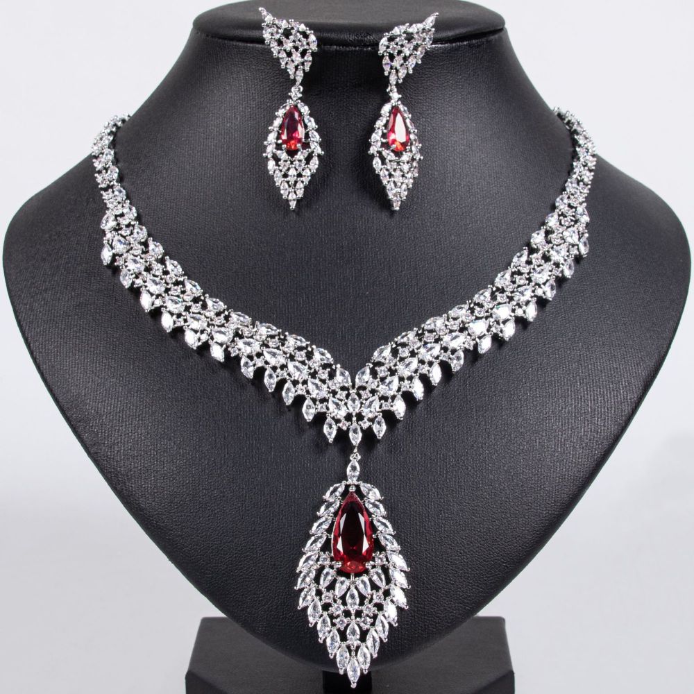 Elegant Zircon Wing Earrings Necklace Set Fashionable High-End Dinner Dress Accessories For Women Luxury Brand Jewelry Kit