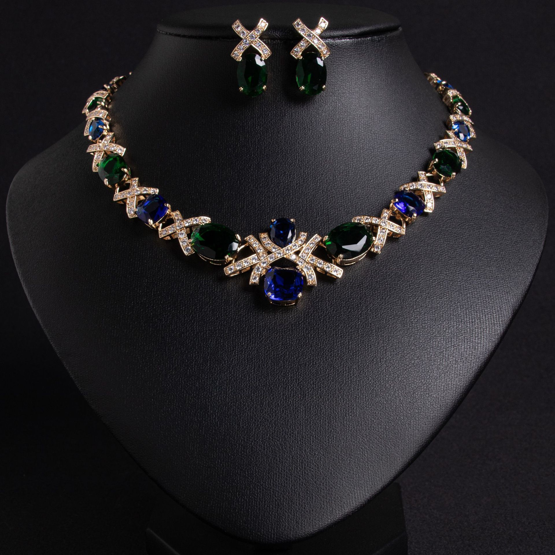 Luxurious Jewelry Set Women's Zircon Necklace Earring Geometric Pattern Elegant Sensation Party Wear Fashion Accessory