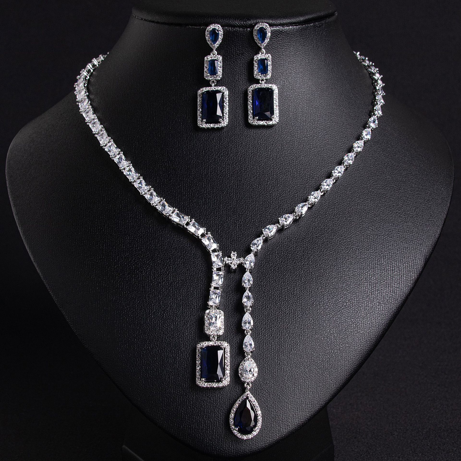 Luxurious Heavy-Work Design Waterdrop Square Jewelry Set For Women Elegant Diamond-Embedded Necklace Fashionable Geometric Pattern
