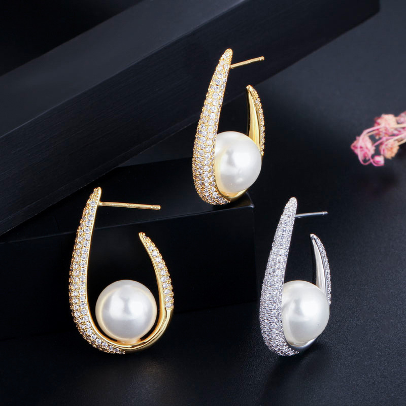1 Pair Elegant Classic Style Geometric Plating Inlay Brass Imitation Pearl Zircon Gold Plated Drop Earrings