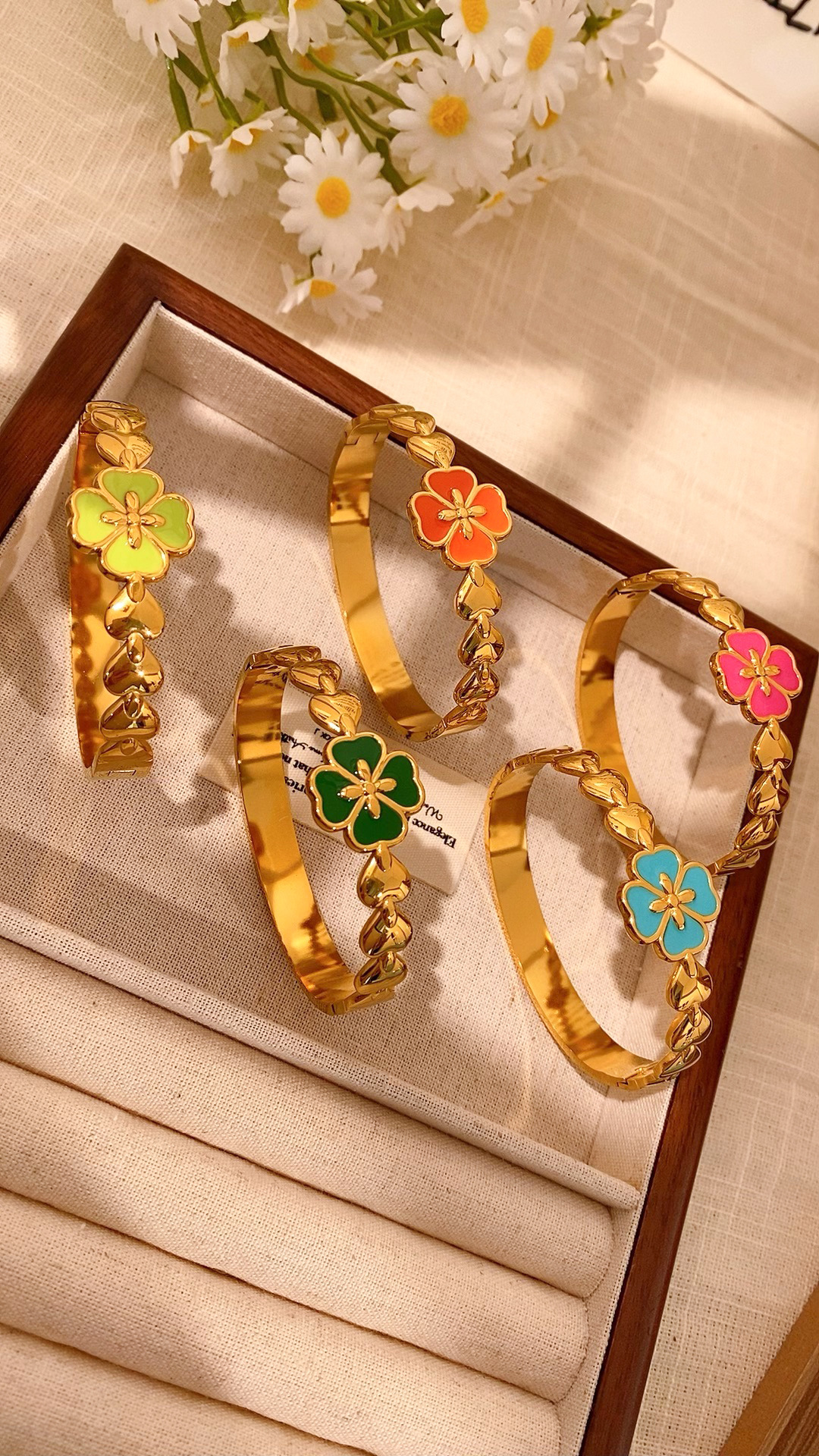 Elegant Stainless Steel Flower Bracelet Creative Design Mermaid Petal Fashion OL Circle And Dots Plated Hand Jewelry
